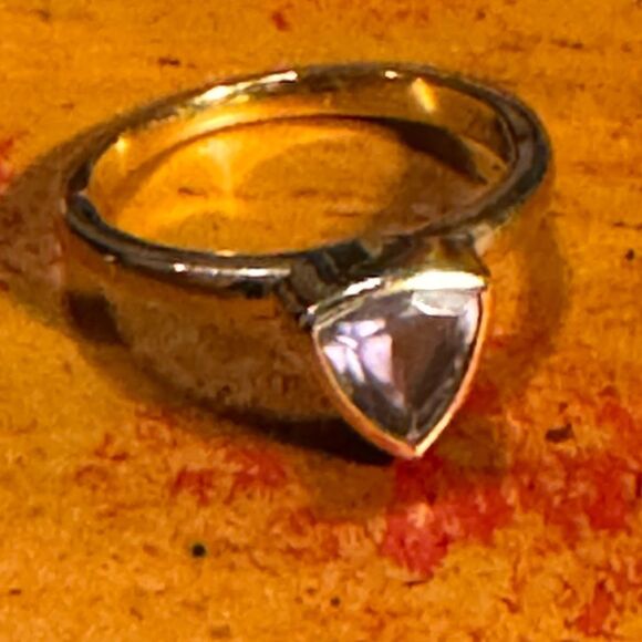 Elegant Sterling Silver Gold plated Ring with light purple Stone - Picture 7 of 7